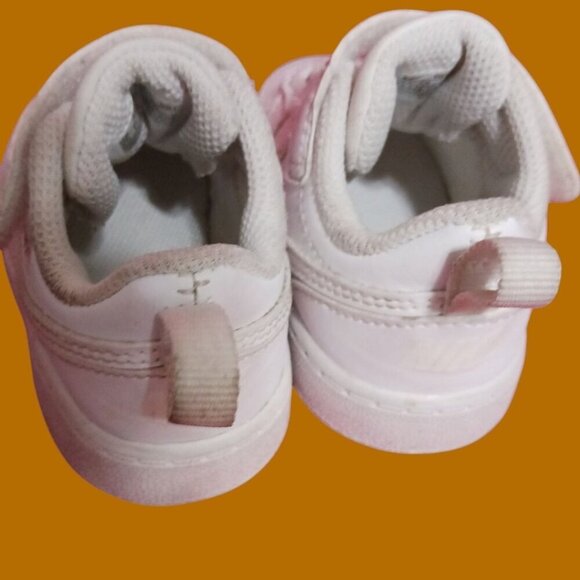 Nike Infant  Sneakers With Hook & Loop Strap Size 4c Toddler Wht color - Picture 4 of 7